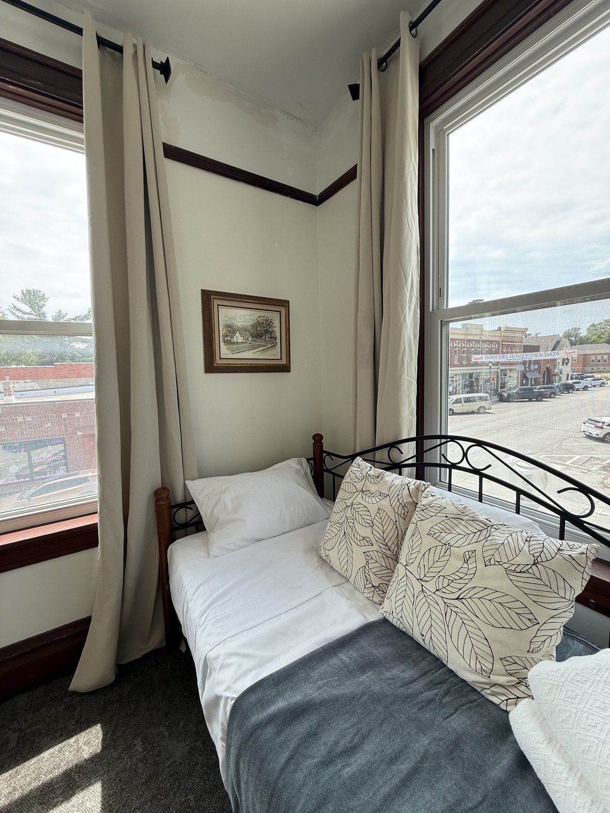 Bedroom 3 — daybed with trundle, dark wood trim